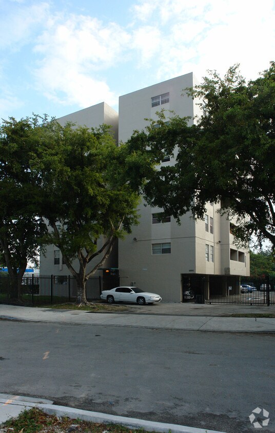 Foto del edificio - 5995 Biscayne Blvd