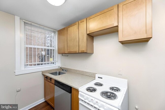 Building Photo - 2509 Cliffbourne Pl NW