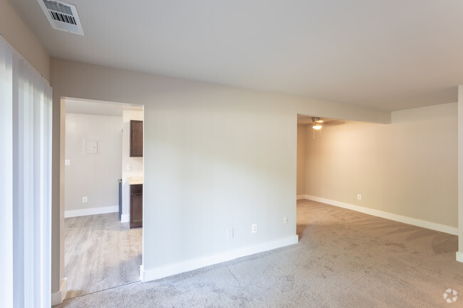 Building 13913 Apt 11 - Renovated One Bedroom - Woodvale Apartments