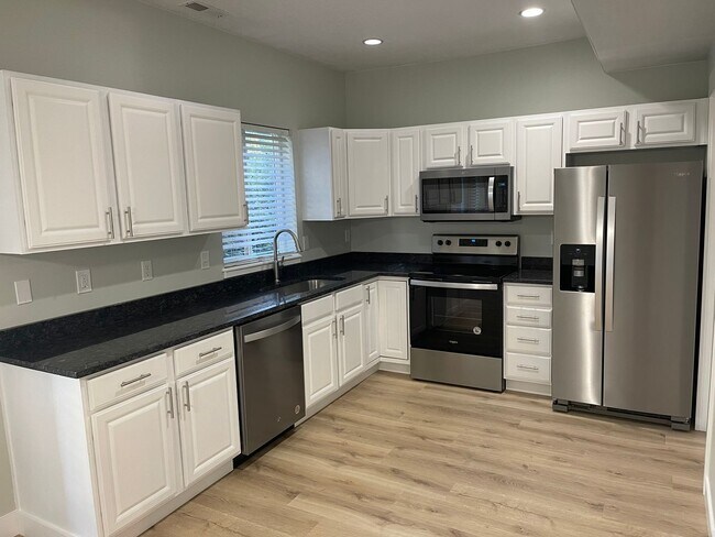Building Photo - Beautiful Remodeled 3 Bedroom in Herriman!