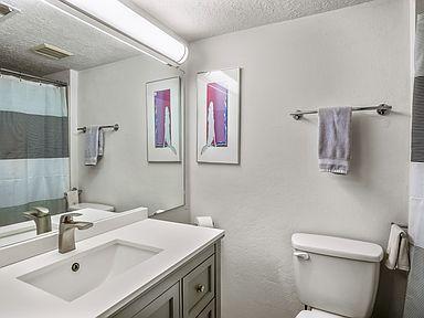 Building Photo - 505 Oppenheimer Dr, apt 811