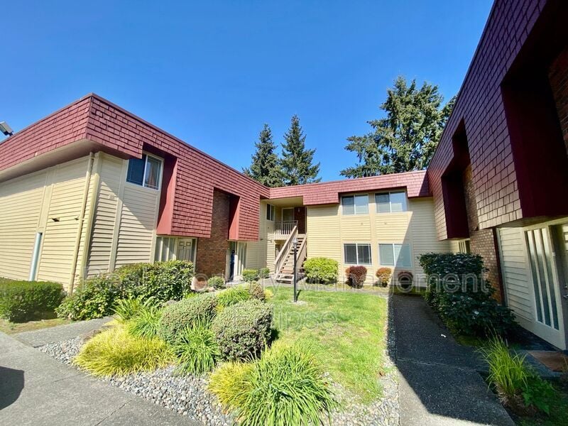 Primary Photo - 504 142nd Ave SE
