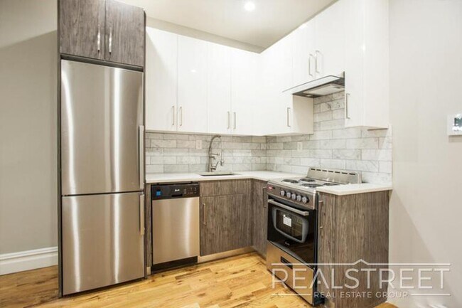 Foto del edificio - Stunning & Charming 1 BED in Historic Crow...