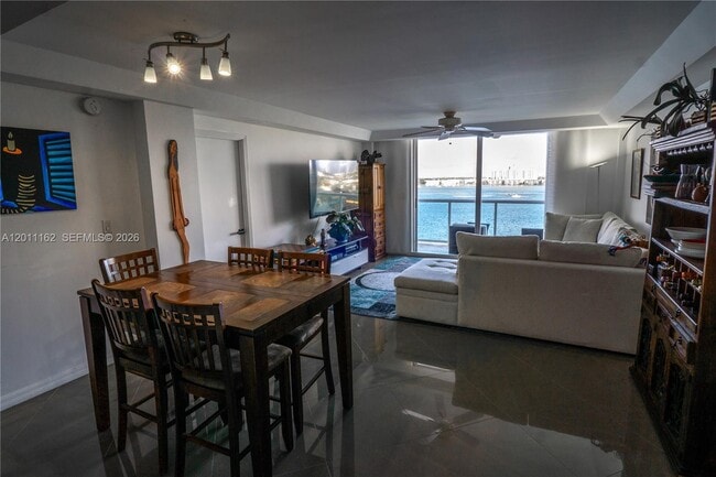 Foto del edificio - 2841 NE 163rd St