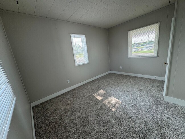 Foto del edificio - 2bd 1ba duplex for rent in Hudson IA