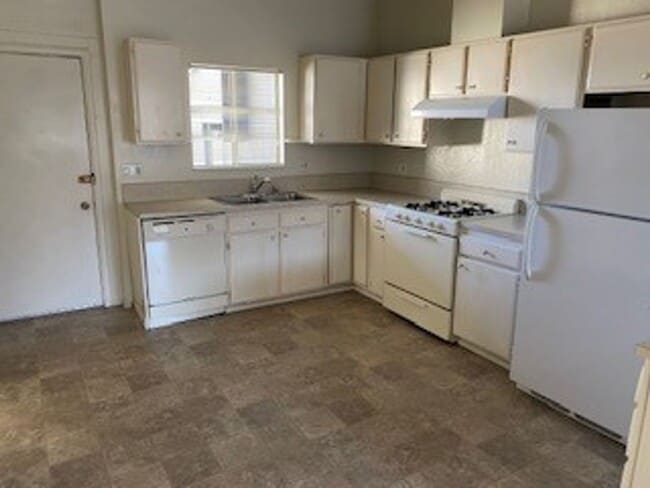 Building Photo - Monterey Duplex