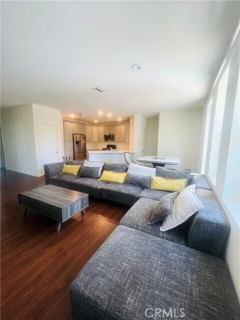 Building Photo - 307 S San Dimas Ave
