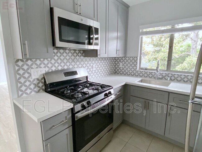 Building Photo - 5626 Sultana Ave