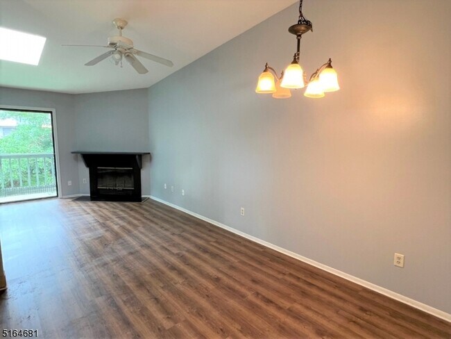 Foto del edificio - 1102 Spruce Hills Dr