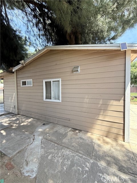Building Photo - 809 E Colton Ave