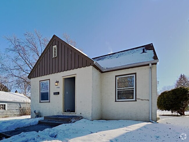 Building Photo - 1946 Cottage Ave E