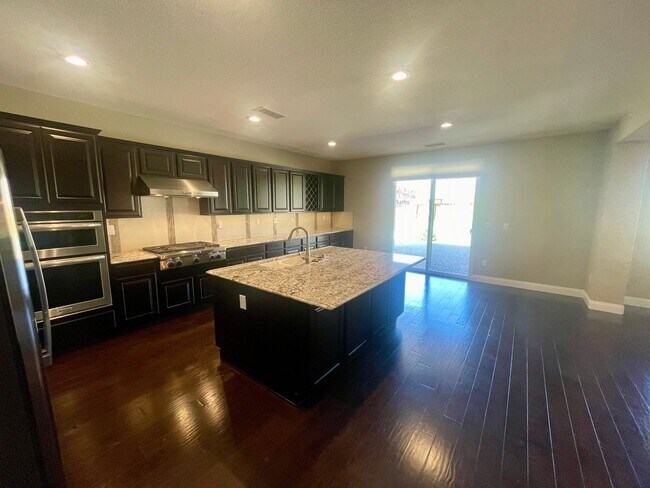 Foto del edificio - Stunning Single-Level Toll Bros. Home in G...