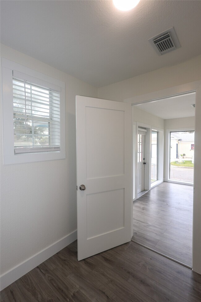 Foto del edificio - 602 Higgins St