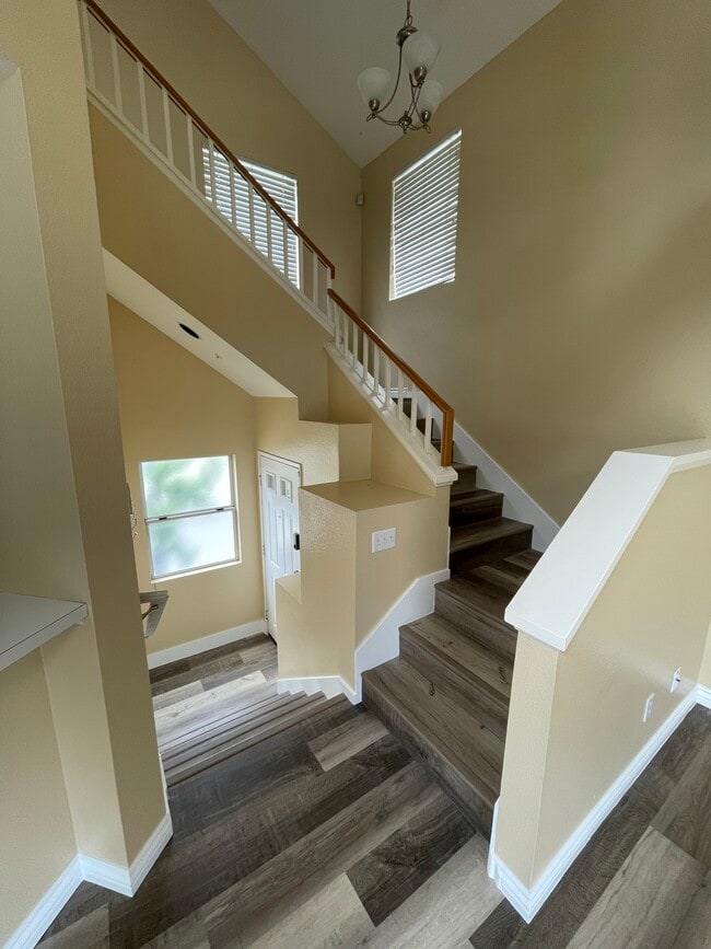 Building Photo - 2951 Vía Toscana