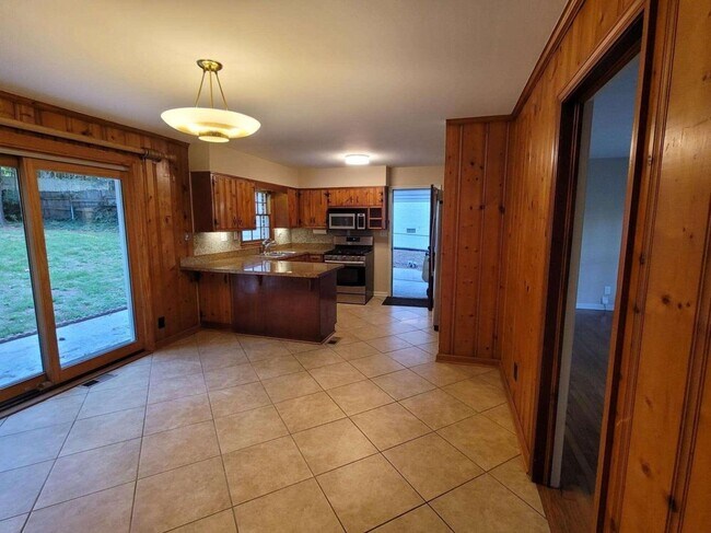 Building Photo - 2642 Warwick Cir NE