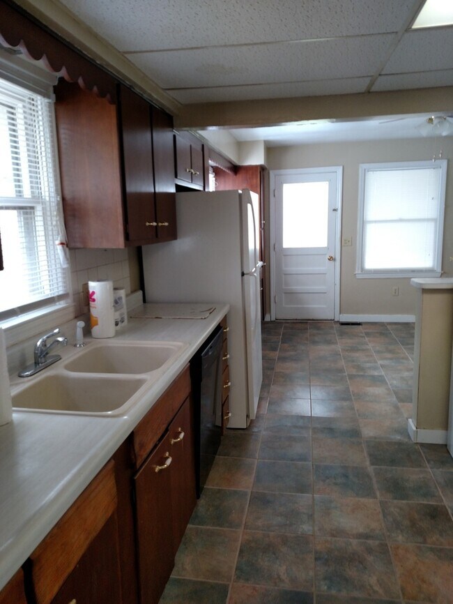 Building Photo - Charming 3-4 Bedroom 2 Bath Home in Fairborn