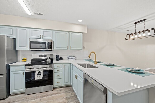 Foto del edificio - 412 Pinehurst Ln