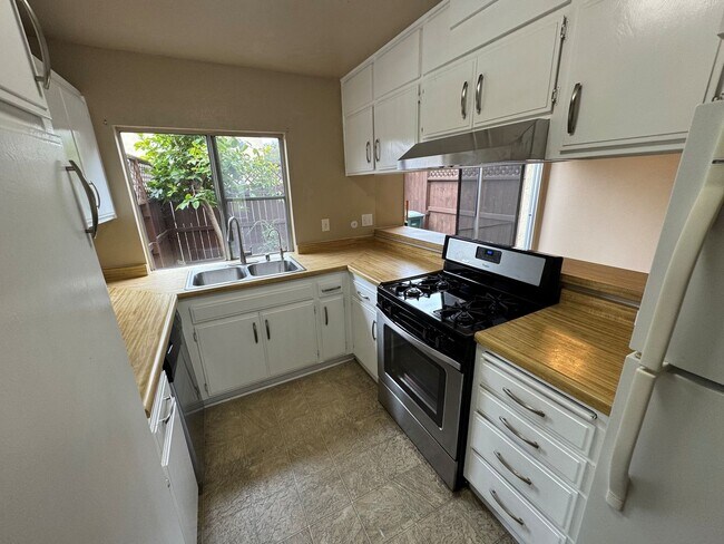 Building Photo - 7313 Unicorn Cir