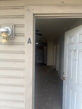 Building Photo - 3114 Oak Ln
