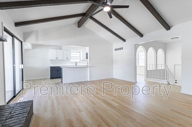 Foto del edificio - 705 NW Buckingham Pl