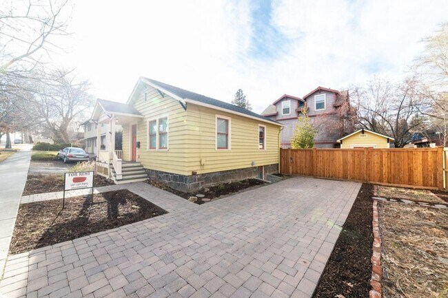 Building Photo - Beautiful Gem in the heart of Downtown! 2 ...