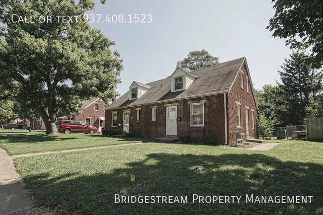 Building Photo - Updated 3 bedroom, 1 bath half double with...