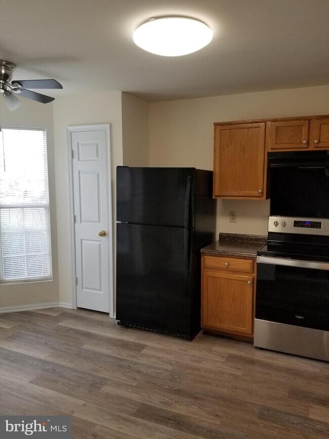 Building Photo - 1102 Pinnacle Dr