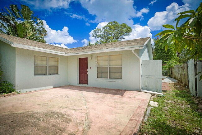 Foto del edificio - 2346 Caroma Ln
