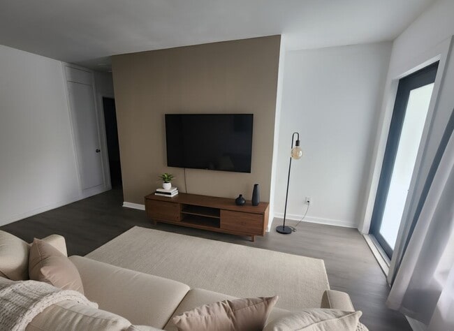 Foto del edificio - 664 W 2nd St