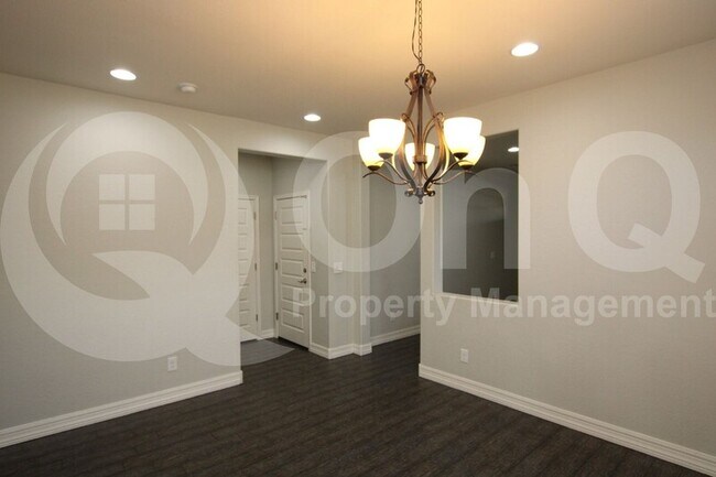 Building Photo - 1201 E Binner Dr