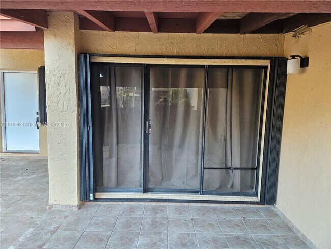 Foto del edificio - 311 W Park Dr