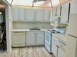 Building Photo - 204 Preston Way