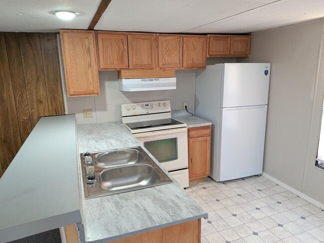 Building Photo - 2400 Oaklawn Blvd