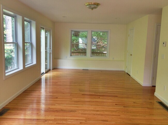 Building Photo - 489 Essex Ave