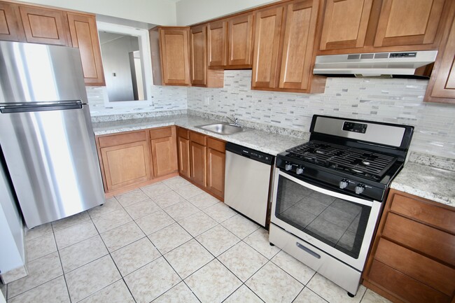 235 West Kitchen - Canterbury Court