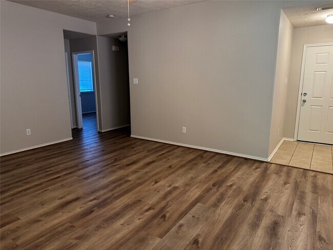 Building Photo - 33114 Cottonwood Bend