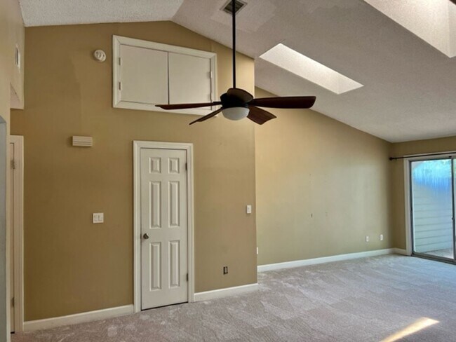 Building Photo - CONDO FOR RENT - HERONS COVE!