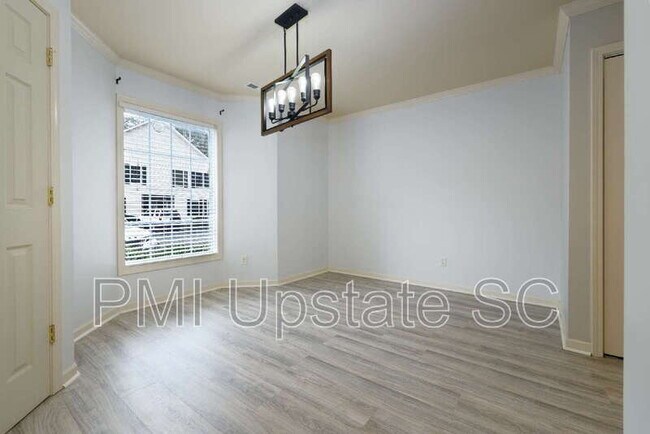 Foto del edificio - 1122 E Lee Rd