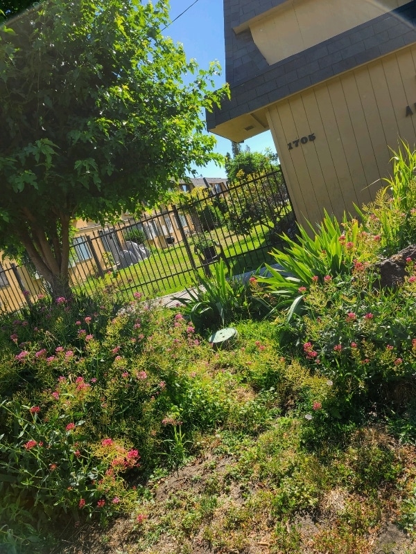 Building Photo - 1705 Gordon Rd