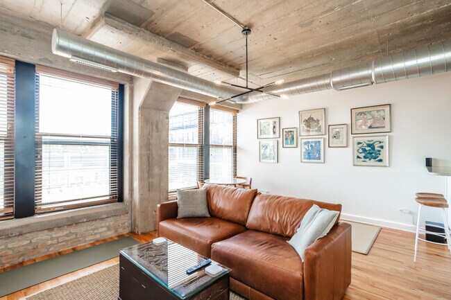 Foto del edificio - 1033 W 14th Pl