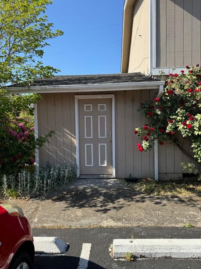 Building Photo - 1325 18th St.