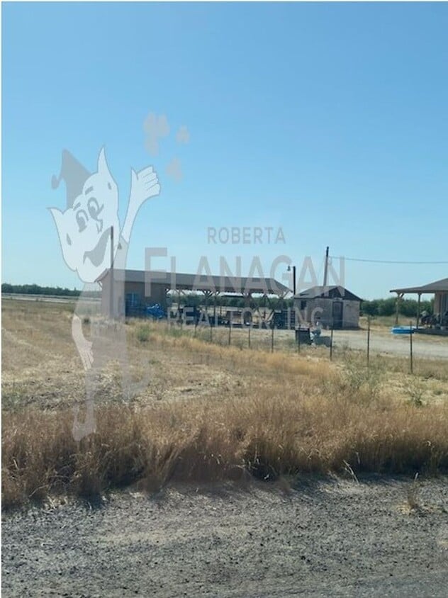 Primary Photo - Country 3 bedroom/2 bathroom home