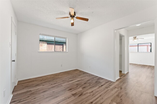 Foto del edificio - 9723 Cedar Bluff Dr