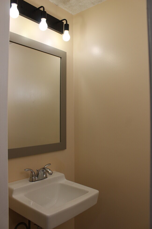 Foto del edificio - 32 Medimount Dr