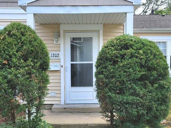 Building Photo - 1202 Quincy Ct