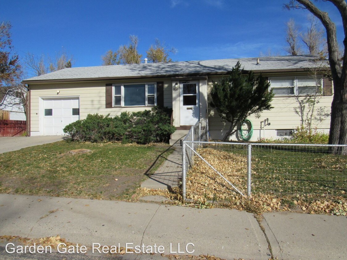 Primary Photo - 2950 E 10th St