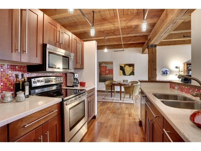 Building Photo - 400 N 1st St