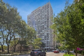 Building Photo - 6171 N Sheridan Rd