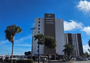 Building Photo - 10355 Paradise Blvd