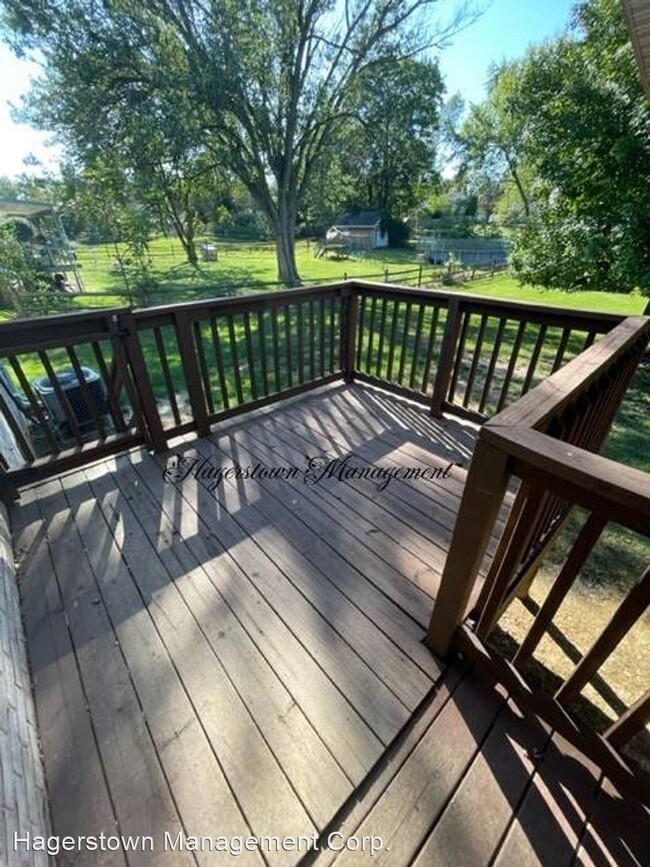 Building Photo - 3 br, 2 bath House - 20818 Emerald Dr